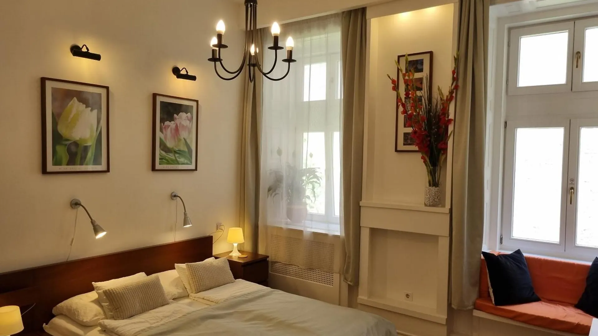 Connection Guesthouse Budapest 3*,